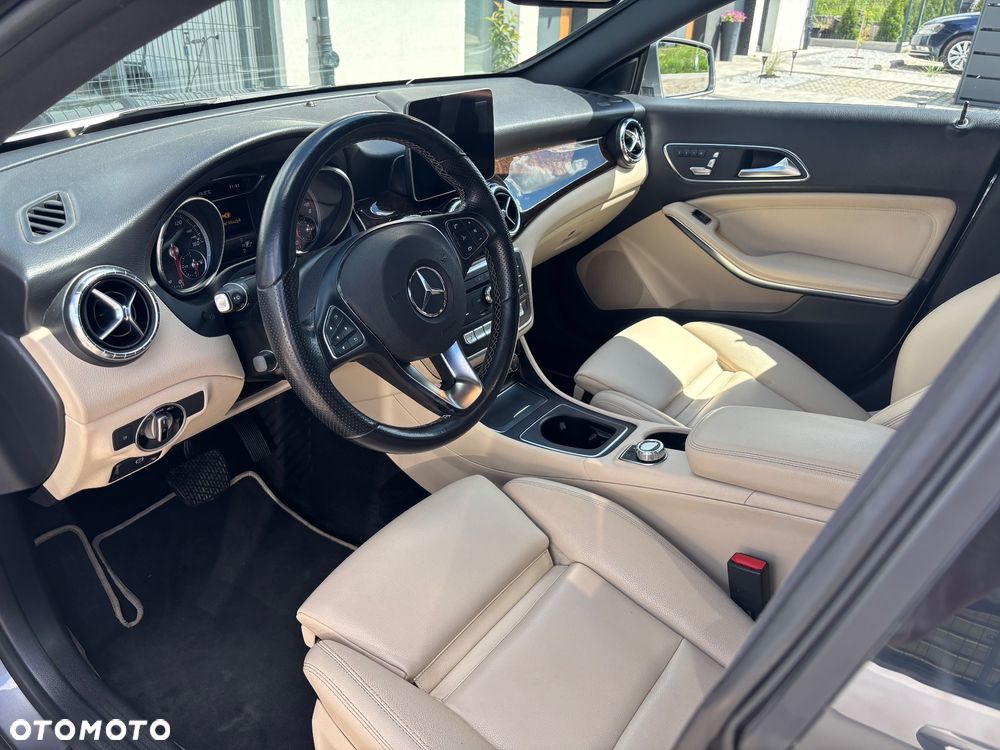 Mercedes-Benz CLA 250 7G-DCT UrbanStyle Edition - 9