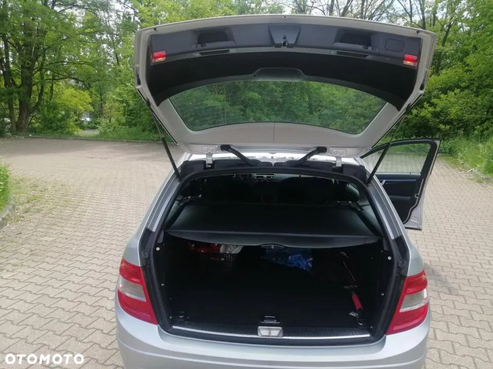 Mercedes-Benz Klasa C 180 T Kompressor BlueEFFICIENCY Elegance - 12