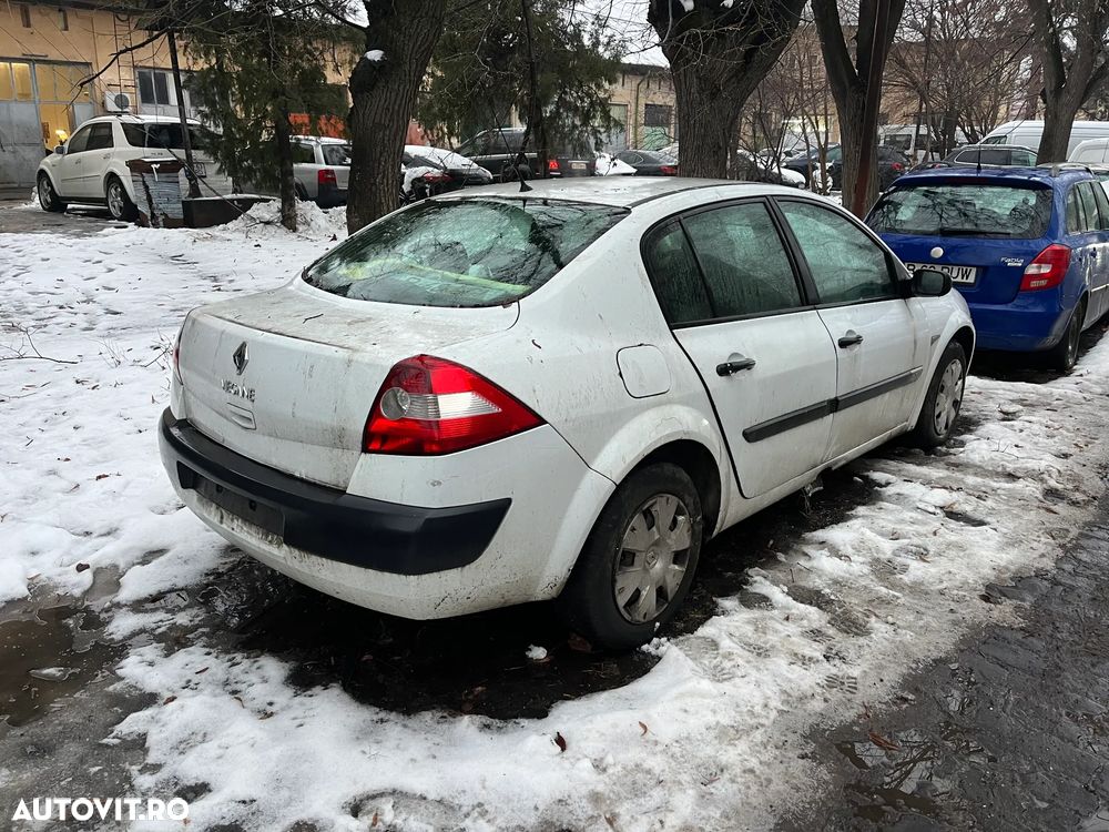 Dezmembrez Renault Megane II non facelift 1,5 dci alb 2005 - 7