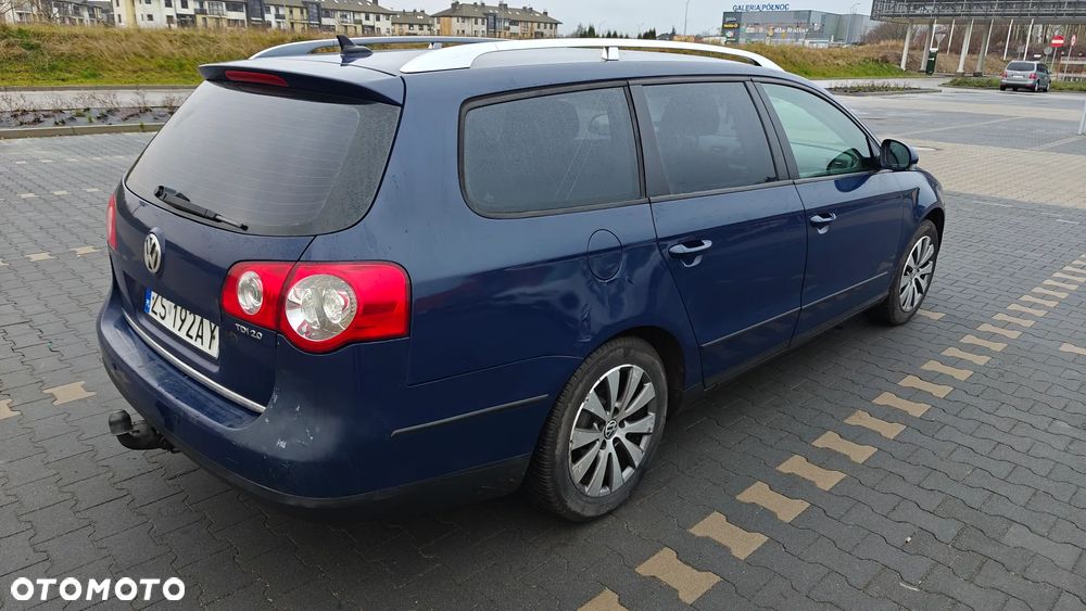 Volkswagen Passat 2.0 TDI Trendline DSG - 11