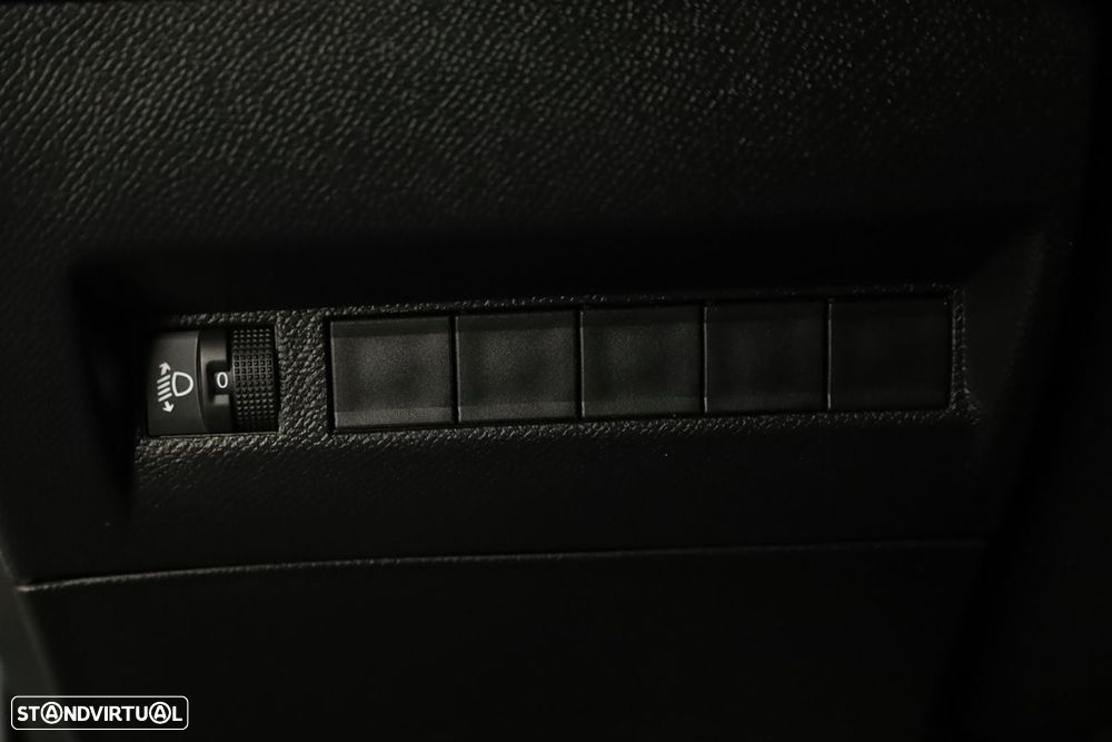 Peugeot 2008 1.2 PureTech Allure EAT8 - 20