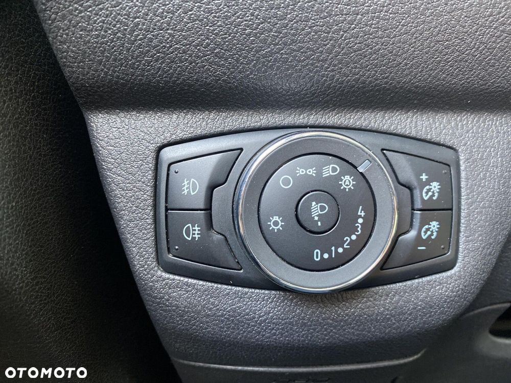 Ford Tourneo Courier - 17