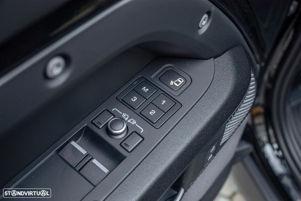 Land Rover Defender - 7