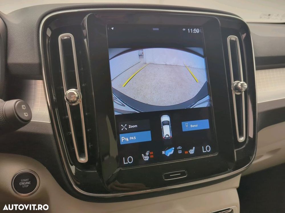 Volvo XC 40 B4 AT8 AWD Mild Hybrid Momentum Pro - 9
