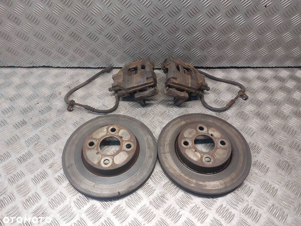 TARCZE HAMULCOWE PRZÓD + ZACISKI TOYOTA YARIS II LIFT 1.33 16V - 1