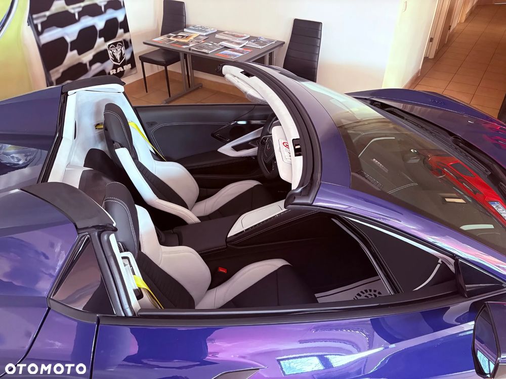 Chevrolet Corvette - 22