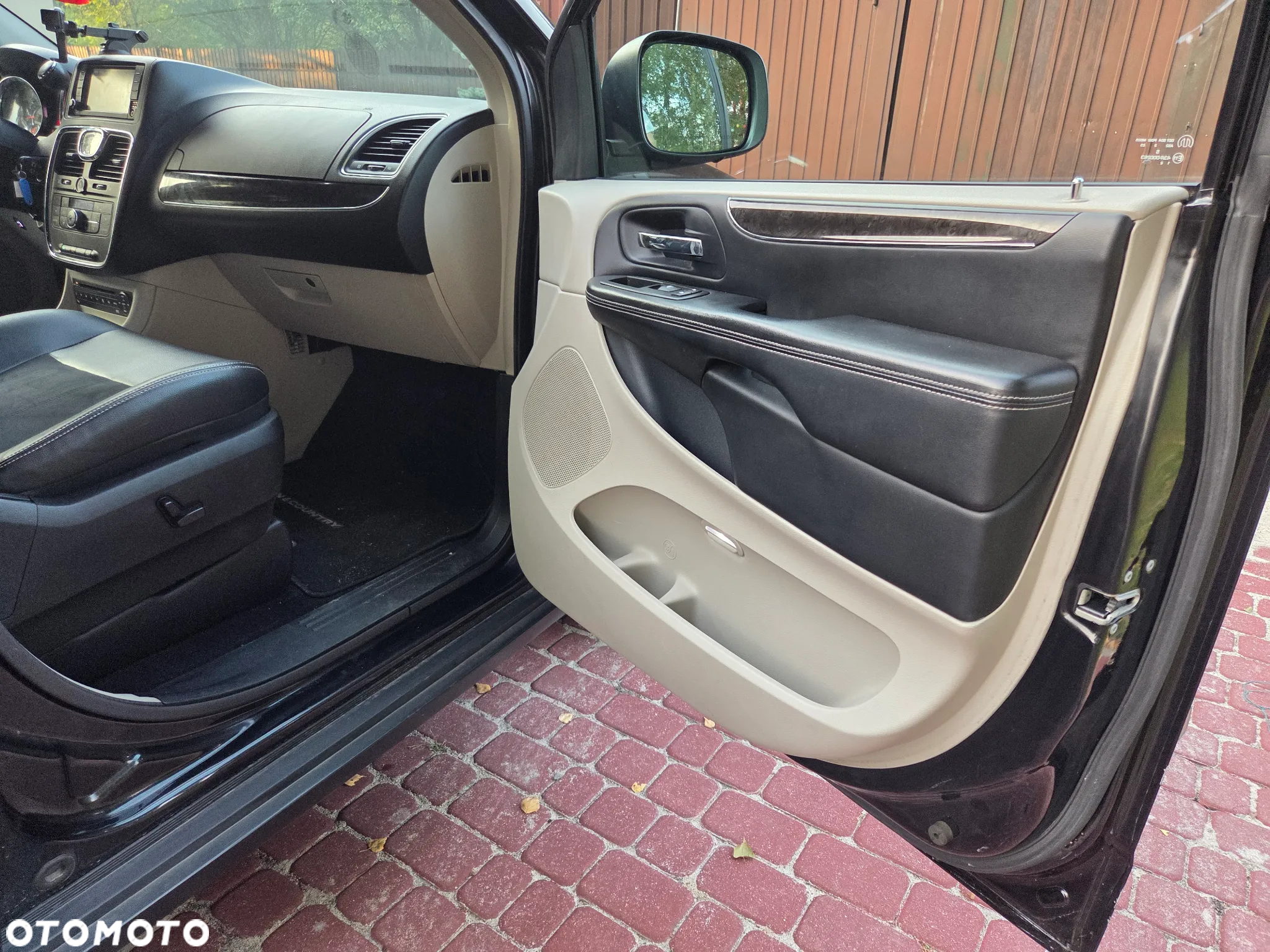 Chrysler Town & Country 3.6 Limited - 19