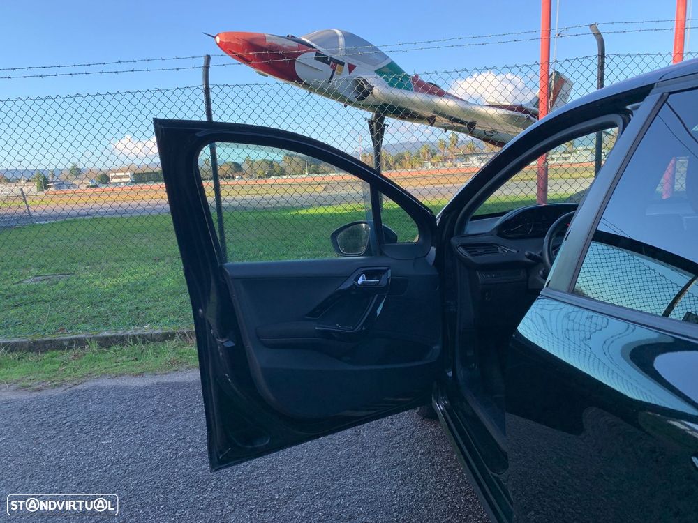 Peugeot 208 1.2 PureTech Allure - 41