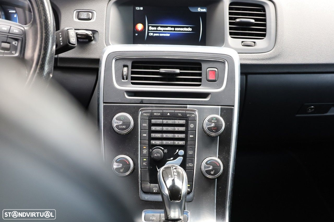 Volvo V60 2.4 D6 R-Design Mom.AWD Phev - 15