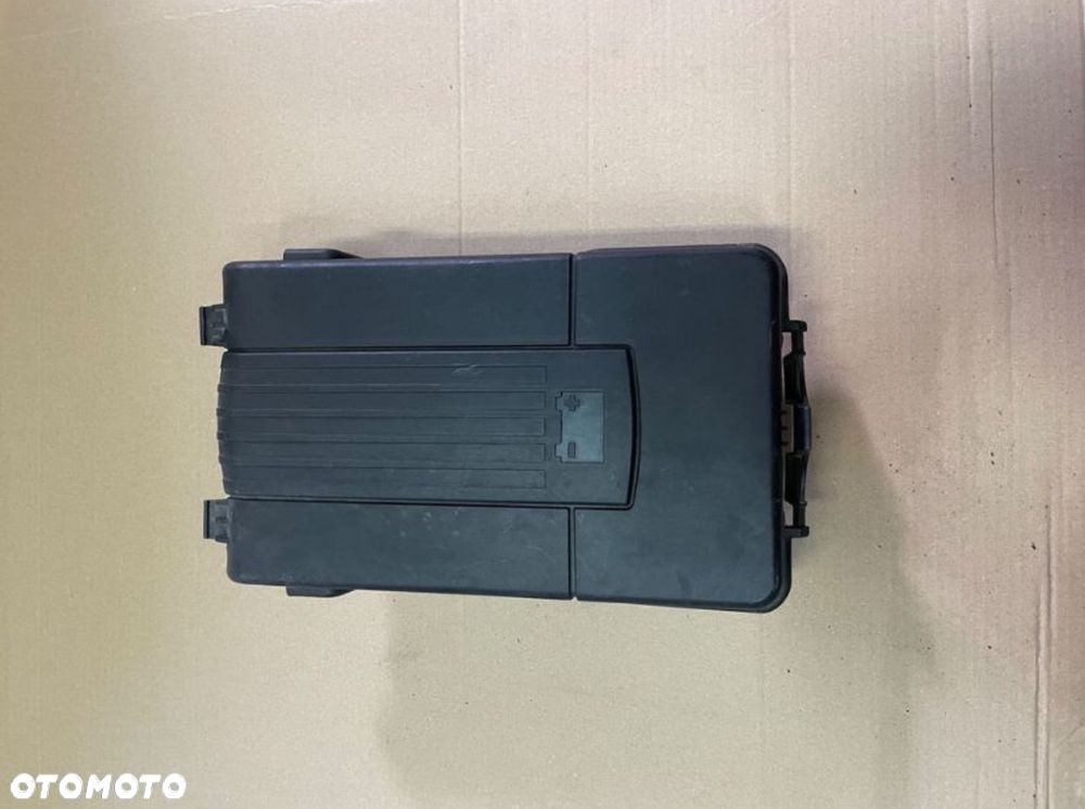 1K0915443A pokrywa obudowa akumulatora vw passat b6 volkswagen