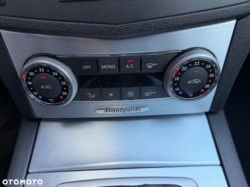 Mercedes-Benz Klasa C 250 CGI Automatik BlueEFFICIENCY Avantgarde - 26