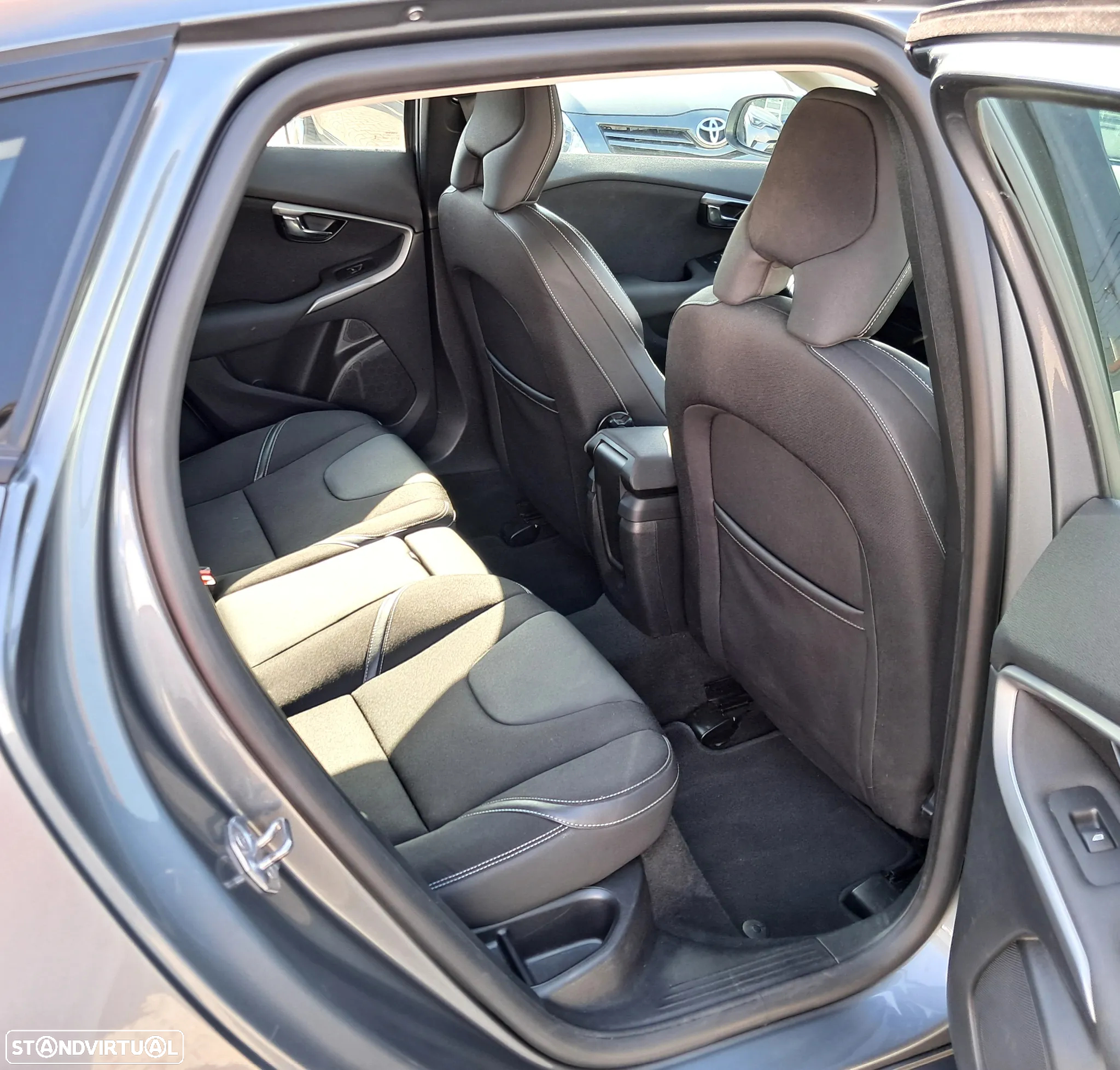 Volvo V40 2.0 D3 Momentum - 13
