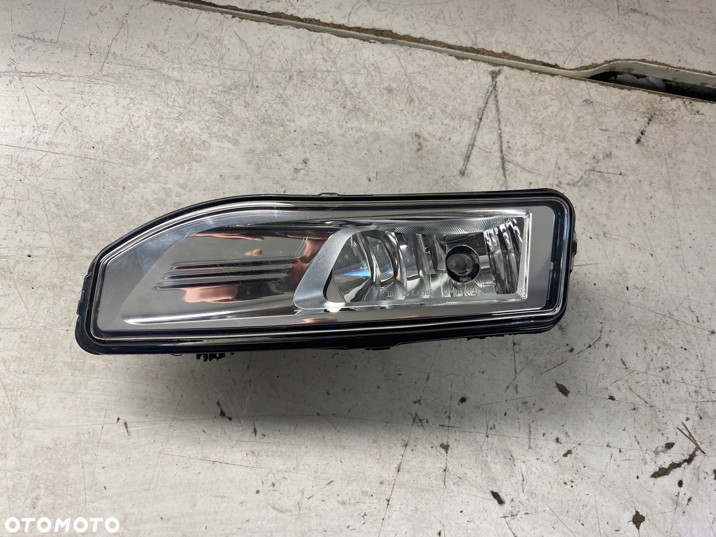 NISSAN QASHQAI J11 HALOGEN PRAWY PRZÓD 26150 8995A - 1
