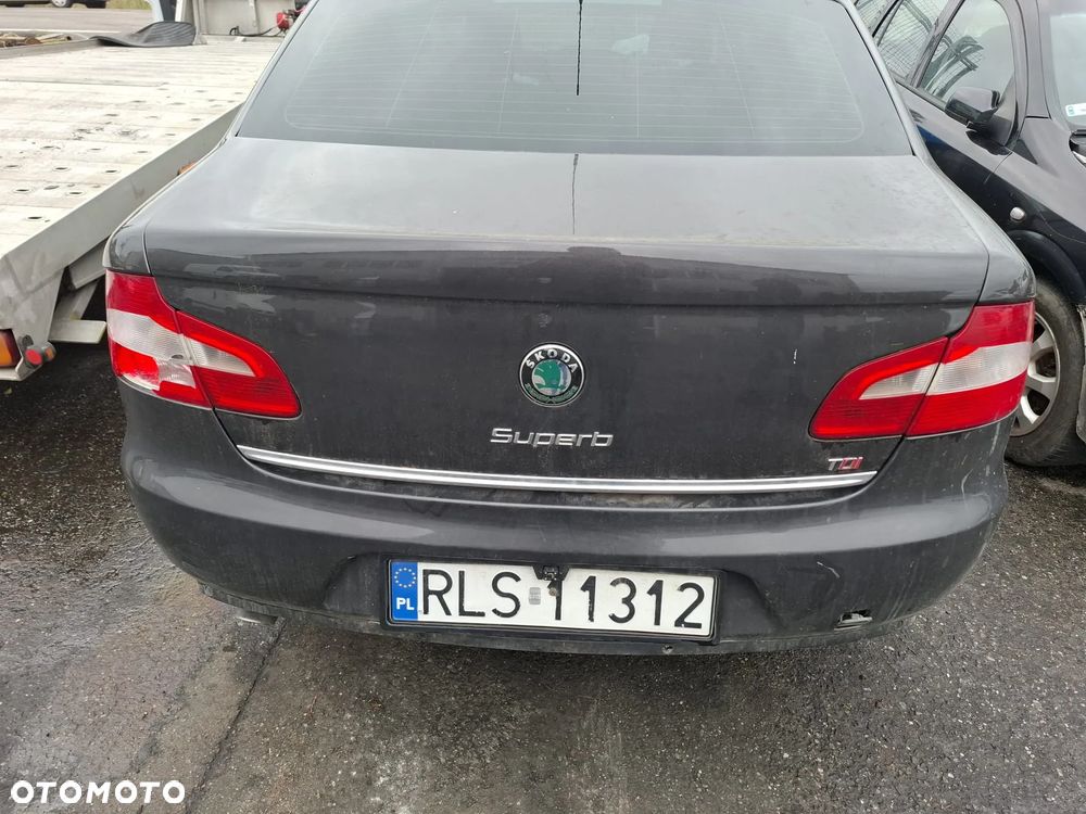 zderzak tył tylni tylny bez pdc skoda superb II 9203zderzak tył tylni tylny bez pdc skoda superb II 9203