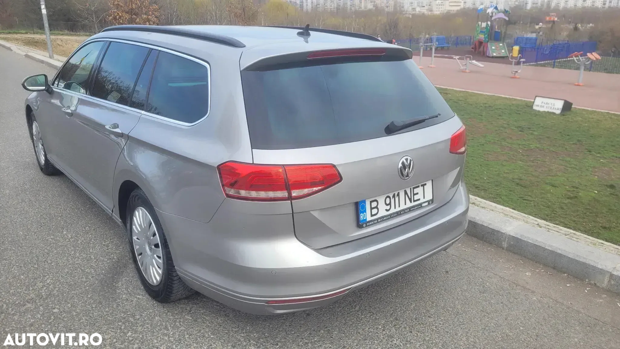 Volkswagen Passat Variant 1.6 TDI SCR DSG Comfortline - 2