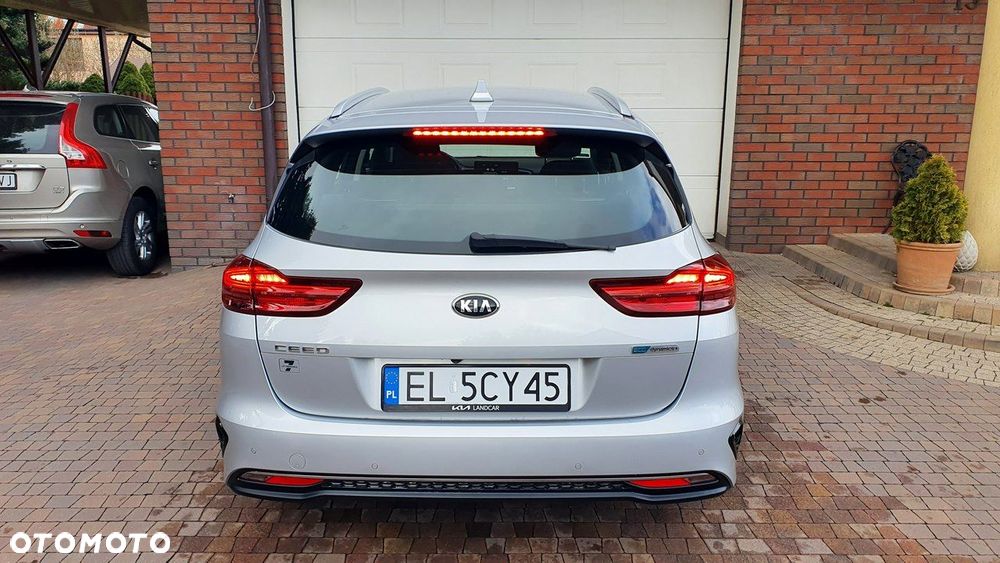 Kia Ceed - 11