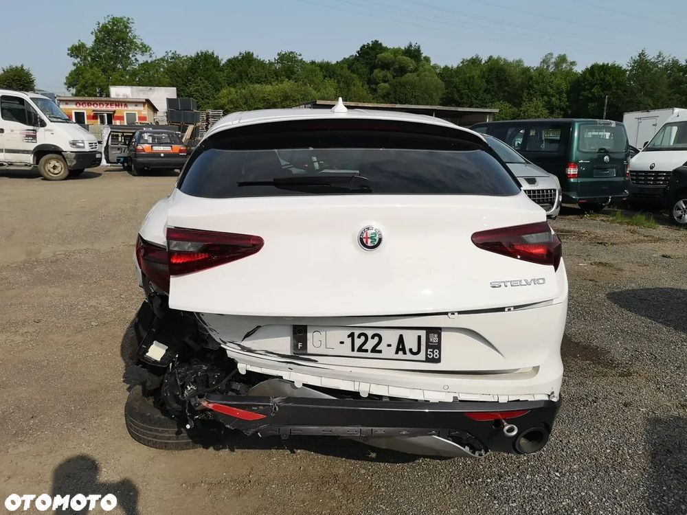 Alfa Romeo Stelvio 2.2 16V AT8 - 10
