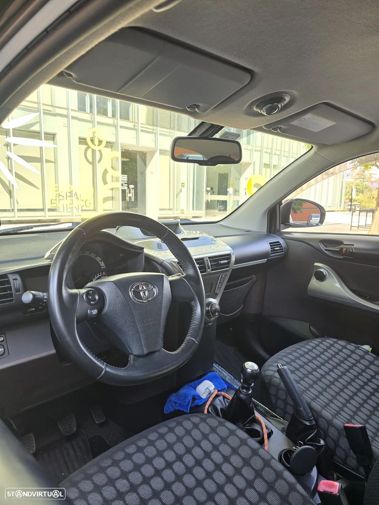 Toyota iQ 1.4 D-4D 2 - 3