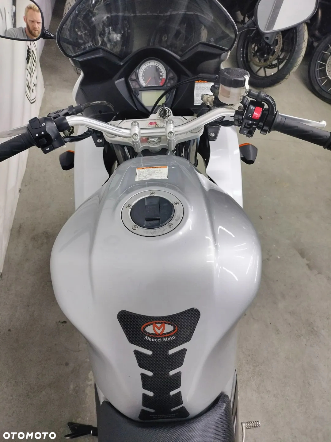Suzuki SV - 12