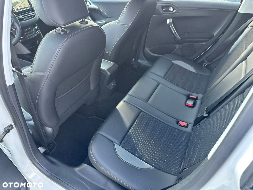 Peugeot 2008 - 10