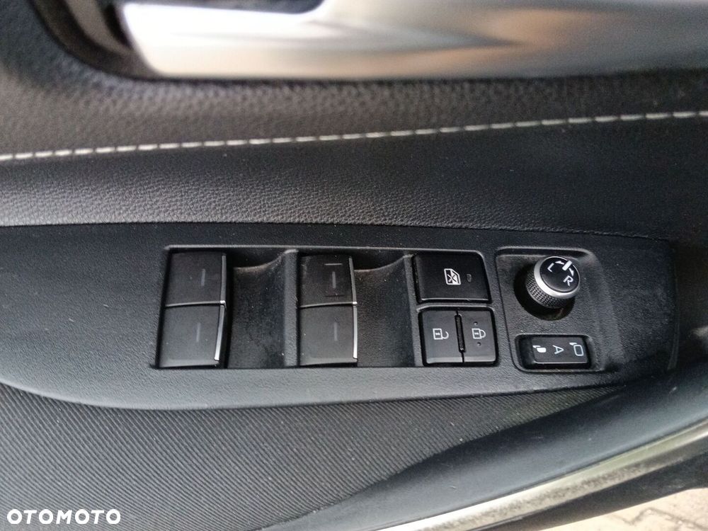 Toyota Corolla 2.0 Hybrid Comfort - 17