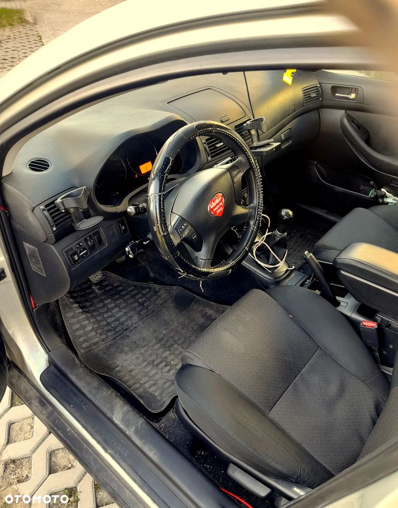 Toyota Avensis 1.8 VVT-i Luna - 16