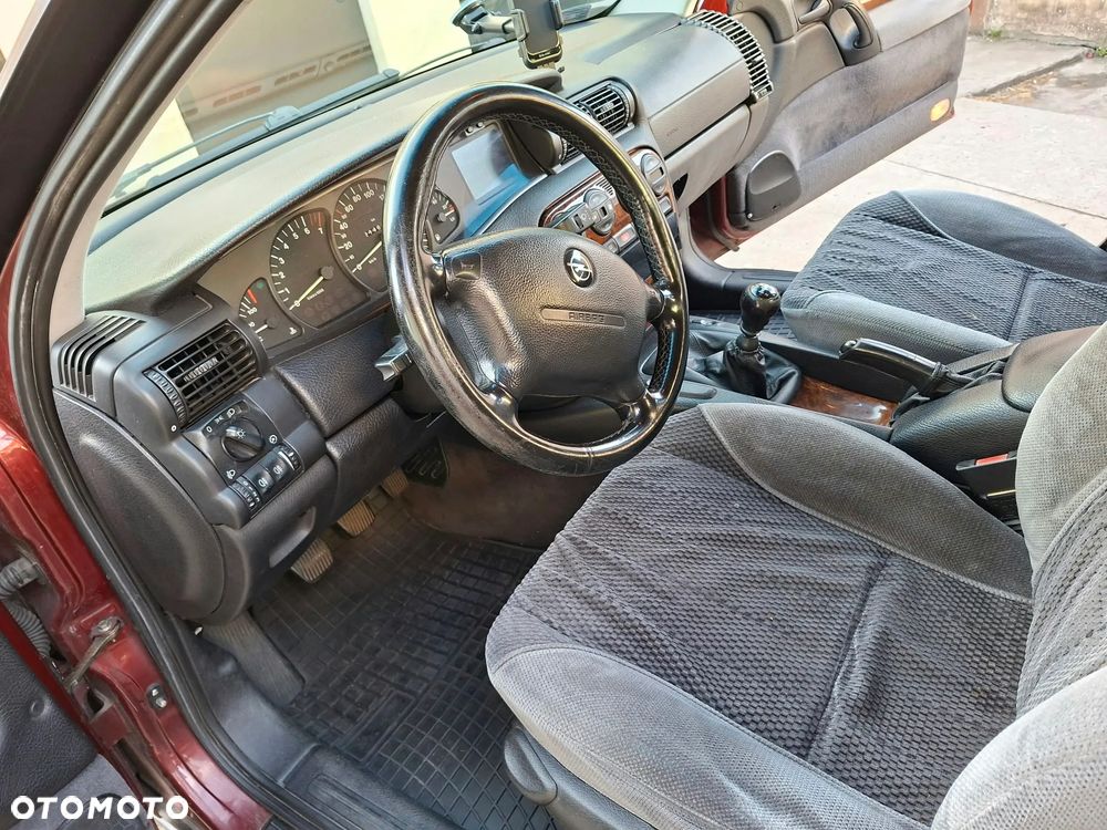 Opel Omega 2.0 CD - 11