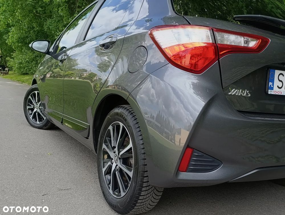 Toyota Yaris Hybrid 100 Premium - 33