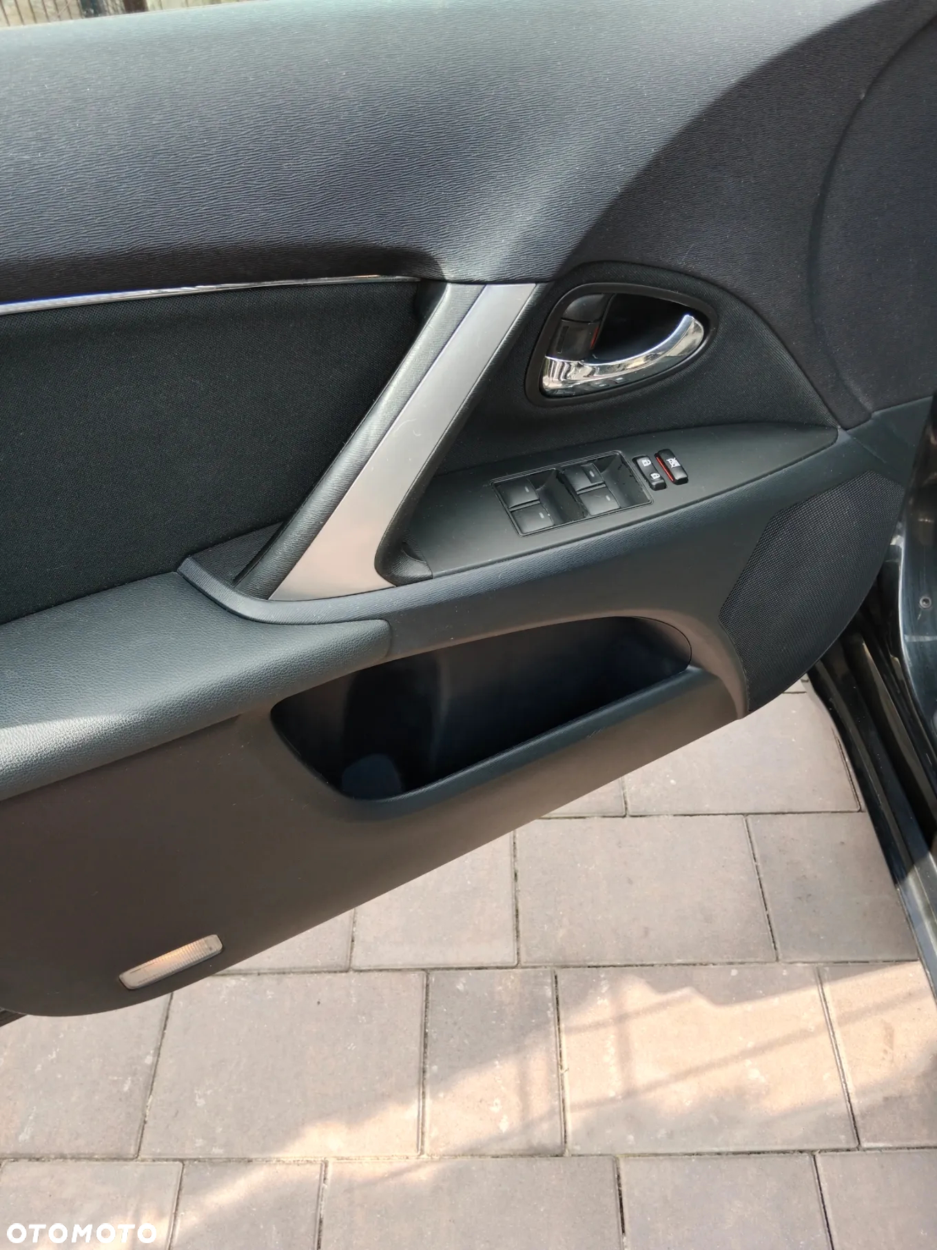 Toyota Avensis 1.8 Premium - 12