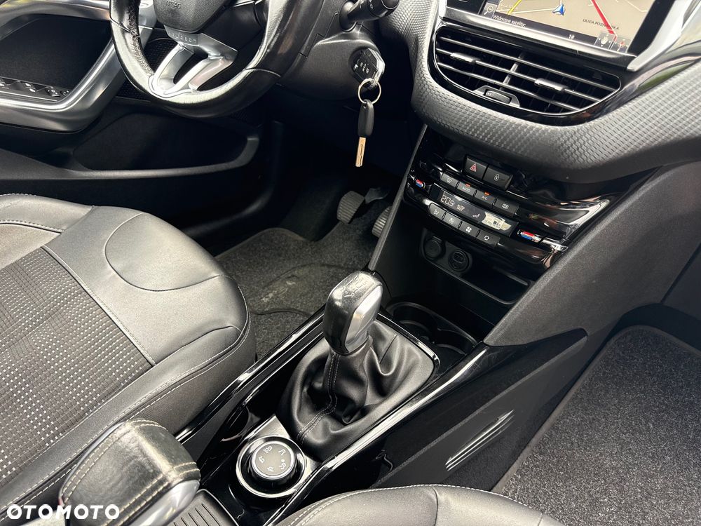 Peugeot 2008 1.2 Pure Tech Allure S&S - 29