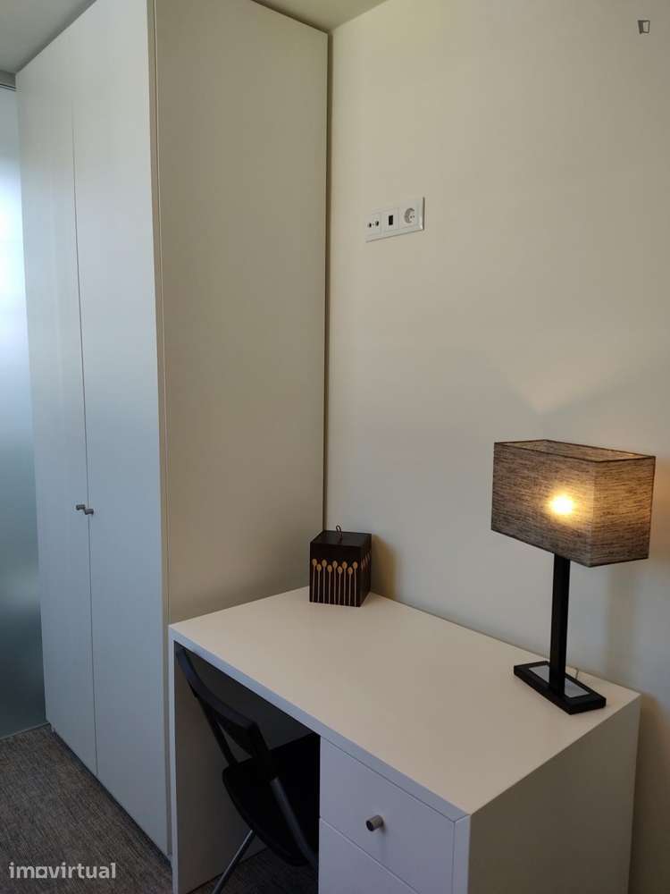 Quarto - localizado em Paranhos Porto - Grande imagem: 3/21