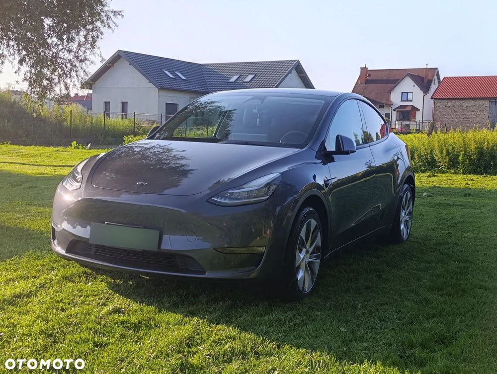 Tesla Model Y - 5