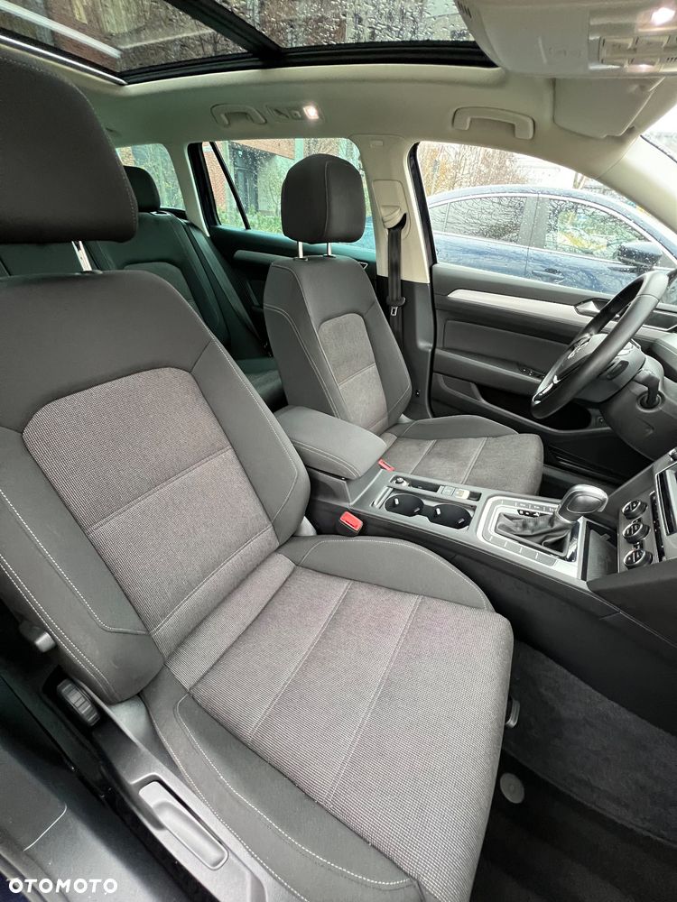 Volkswagen Passat Variant 2.0 TDI SCR DSG (BlueM Tech) Comfortline - 9