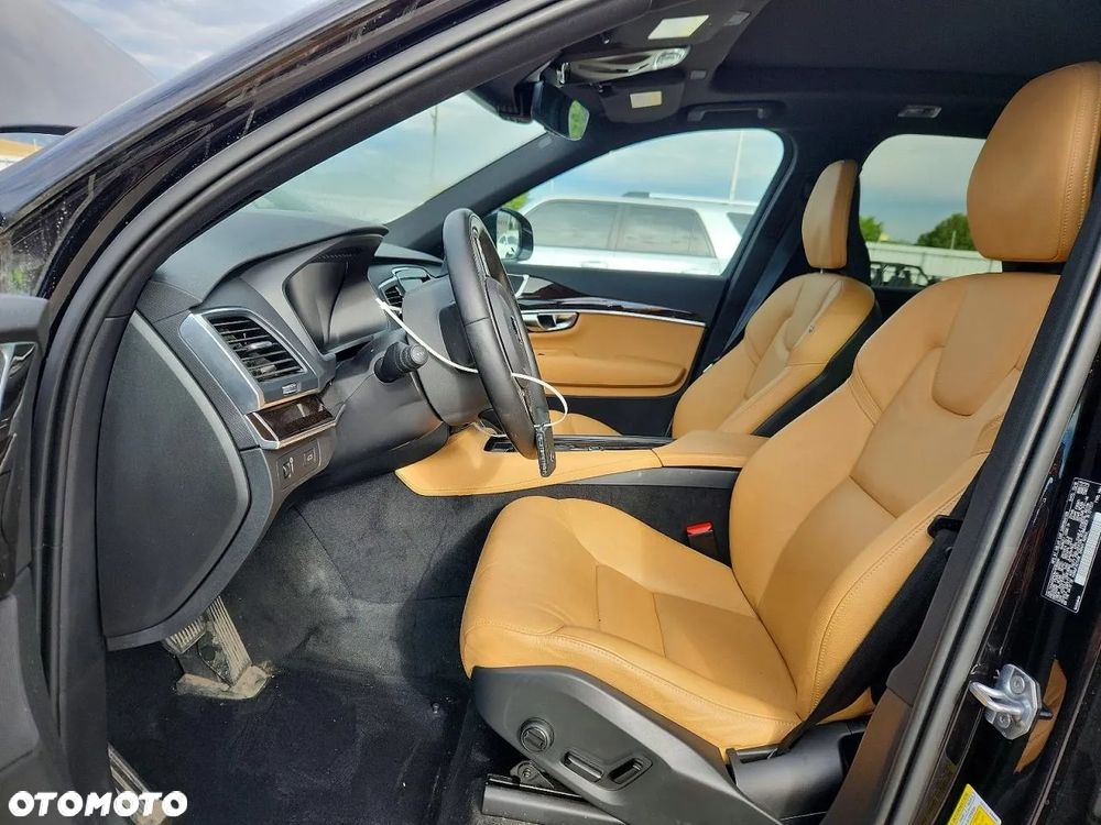 Volvo XC 90 - 8