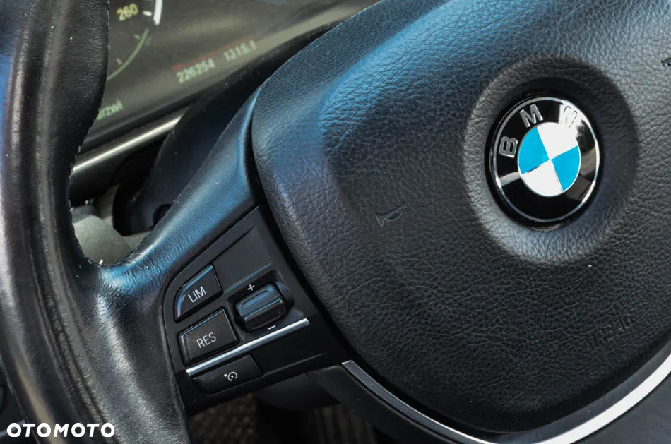 BMW Seria 5 520d Touring Luxury Line - 25