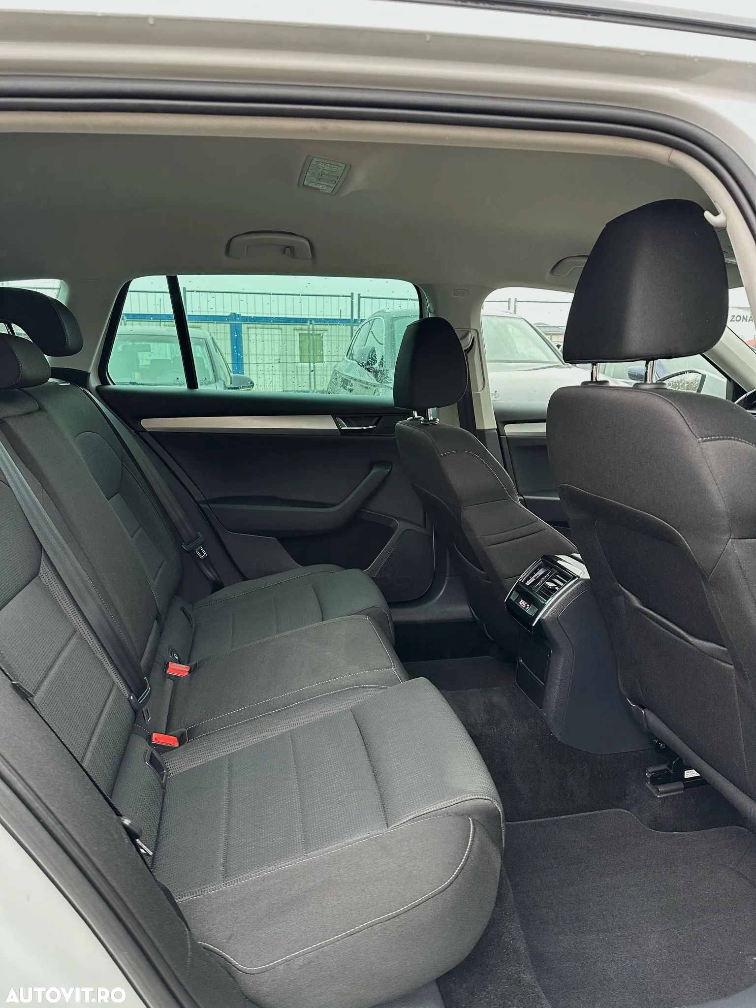 Skoda Superb 1.6 TDI DSG Ambition - 18