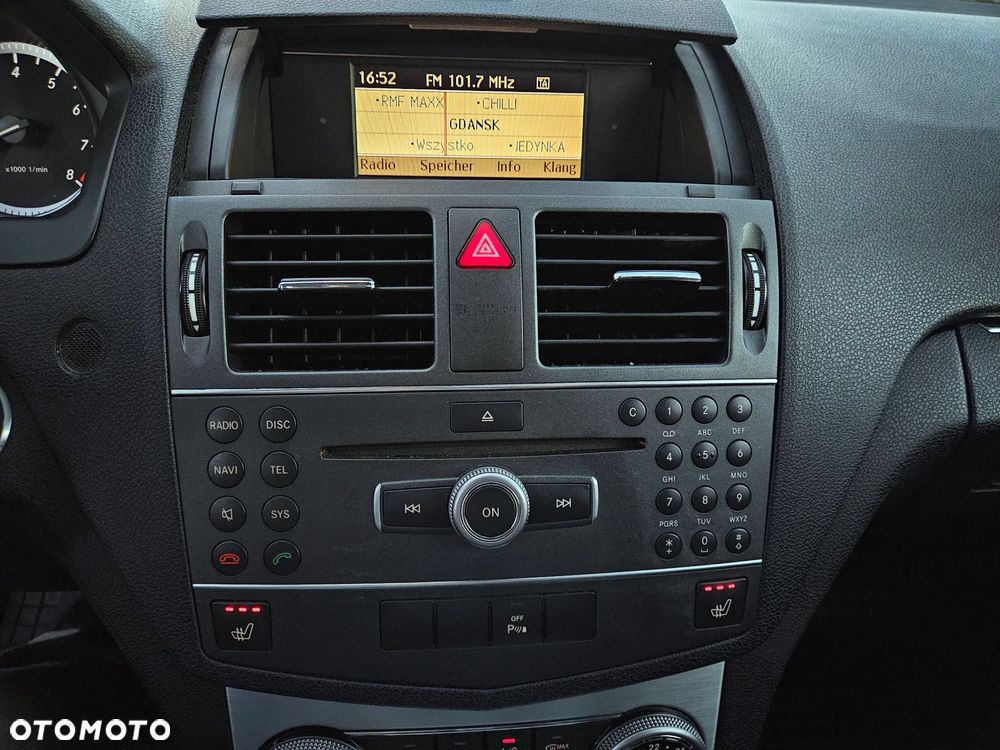 Mercedes-Benz Klasa C 180 T CGI Automatik BlueEFFICIENCY Avantgarde - 16