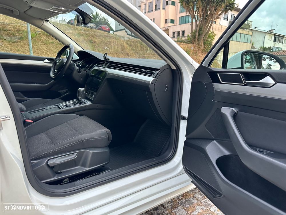 VW Passat Variant 2.0 TDI R-Line - 37