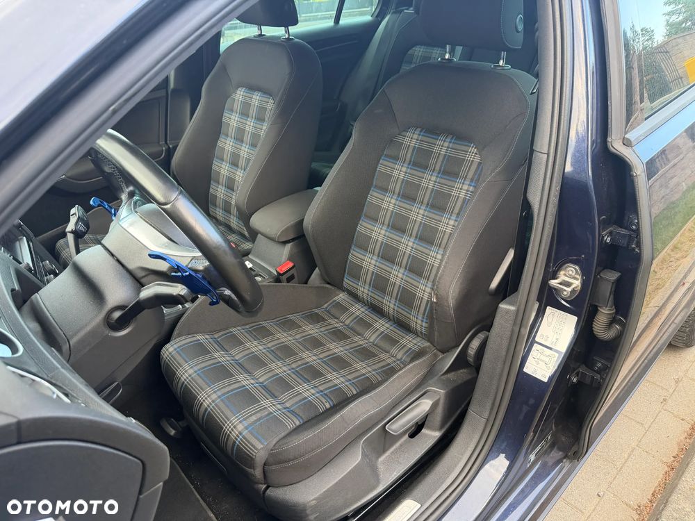 Volkswagen Golf - 11