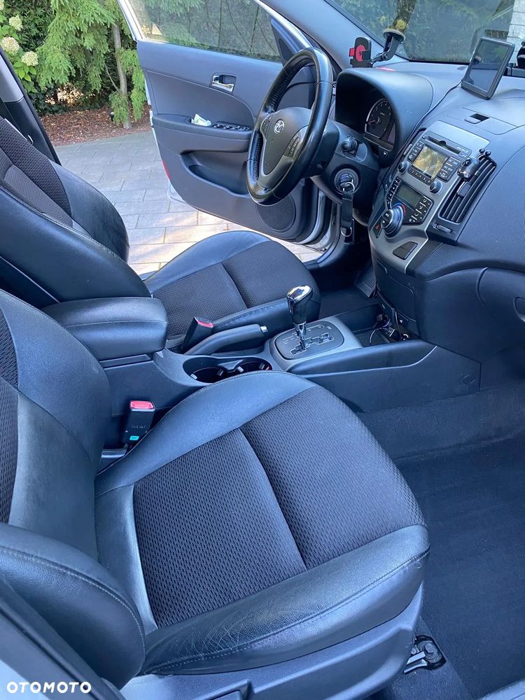Hyundai i30 2.0 Automatik Premium - 8