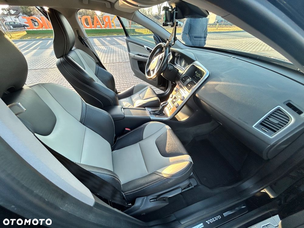 Volvo XC 60 D4 Drive-E Momentum - 10