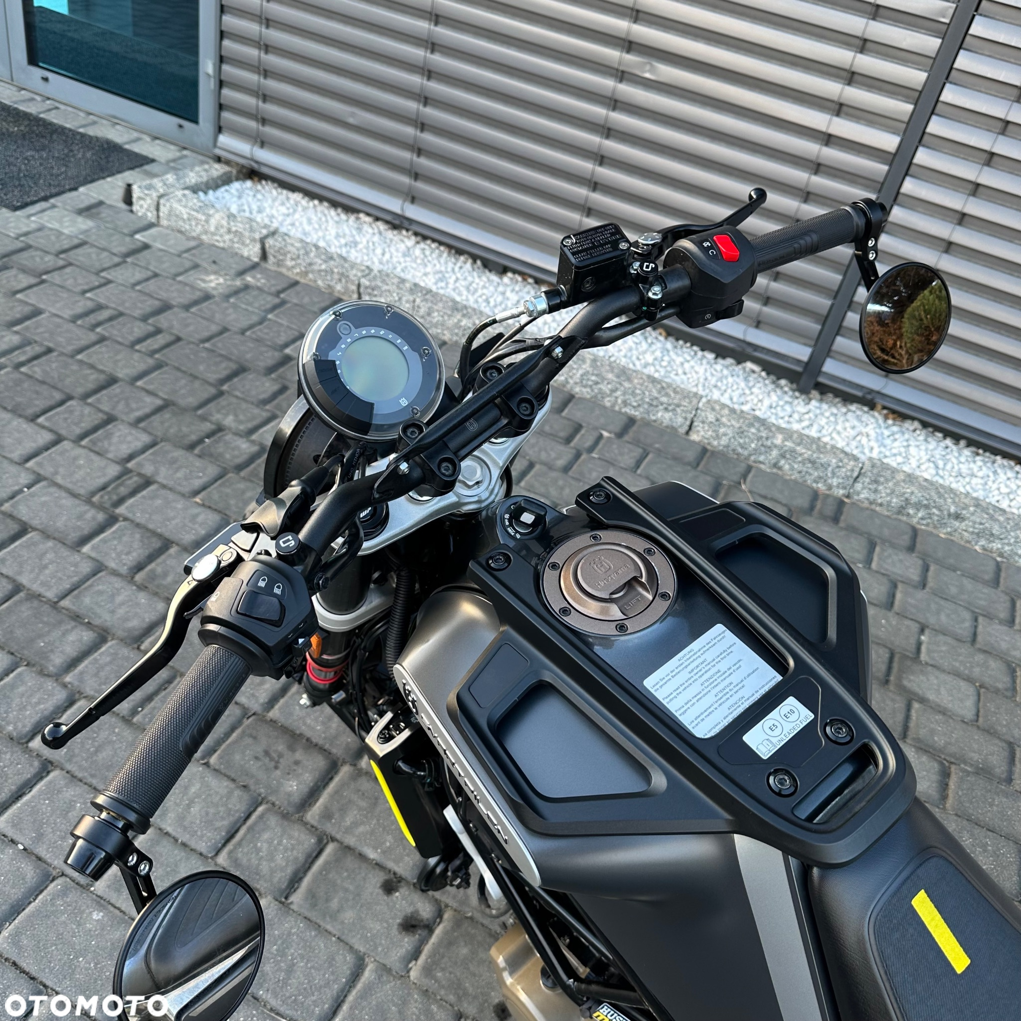 Husqvarna Svartpilen - 11