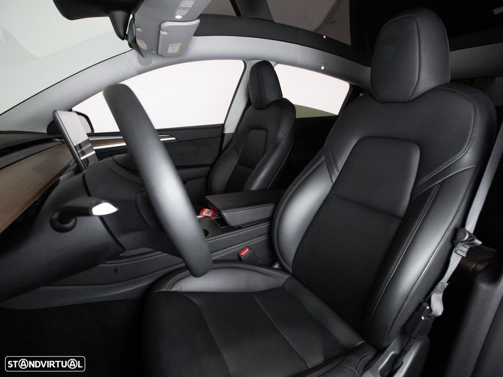 Tesla Model Y Long Range Dual Motor AWD - 8