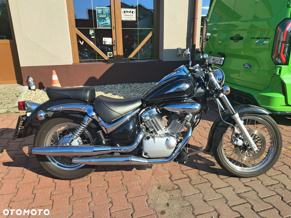 Suzuki Intruder - 12