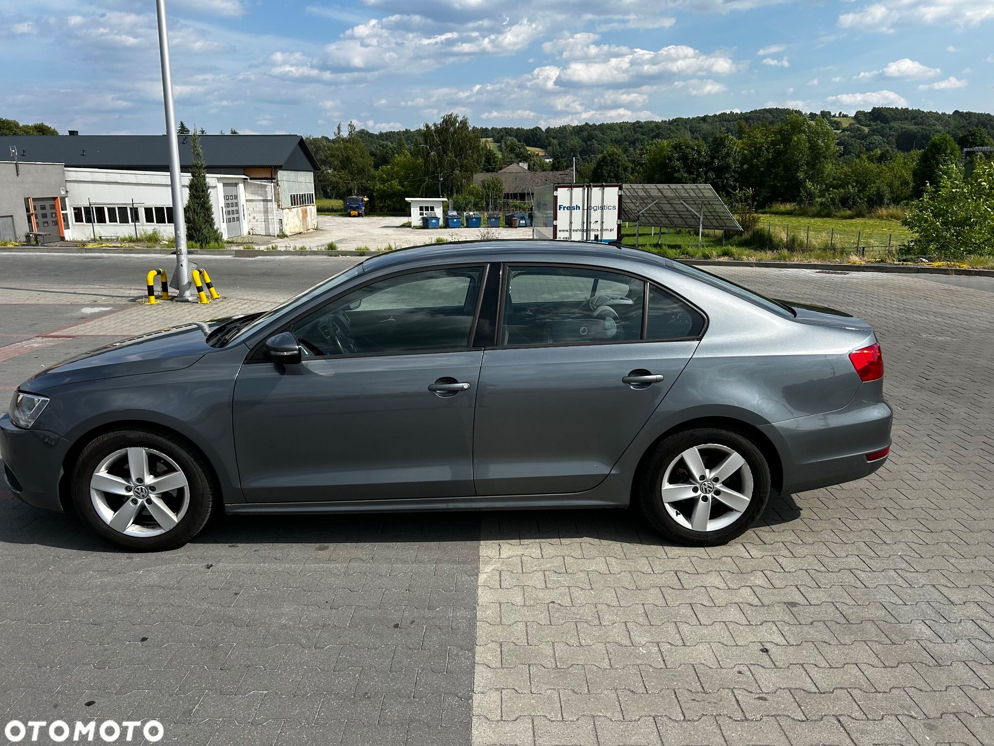 Volkswagen Jetta - 1