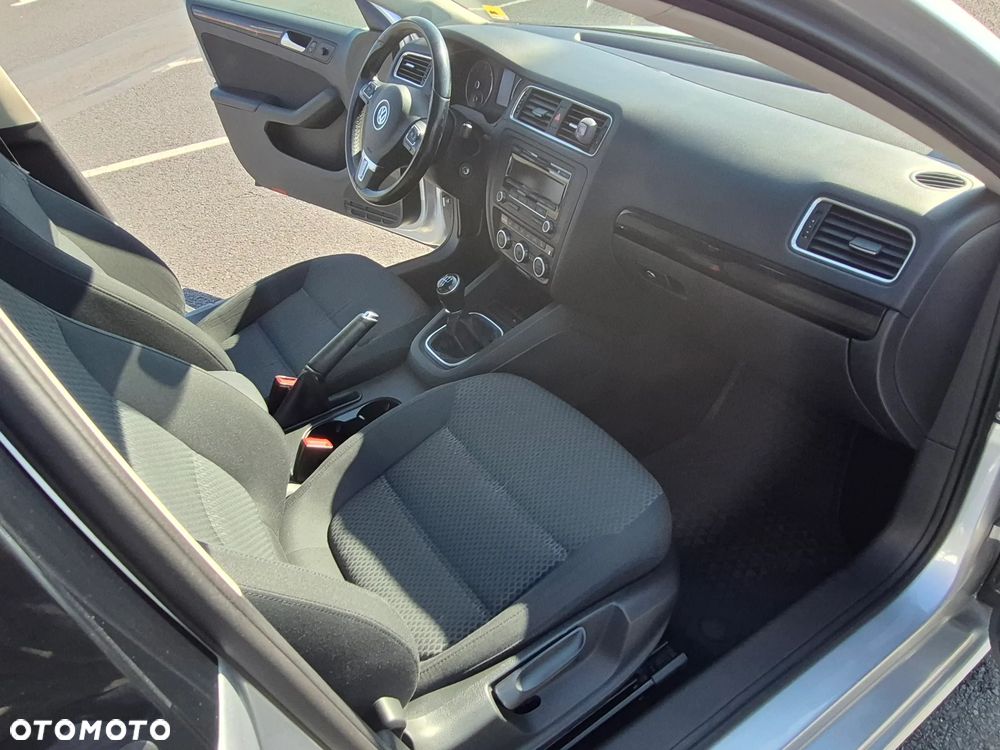 Volkswagen Jetta 1.6 TDI BMT Comfortline - 11