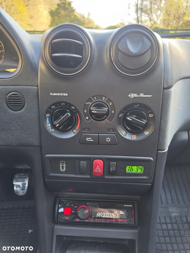 Alfa Romeo 146 - 8
