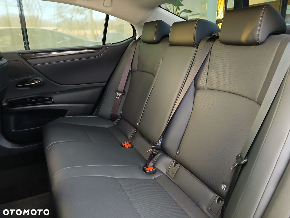 Lexus ES 300h Business Edition - 8