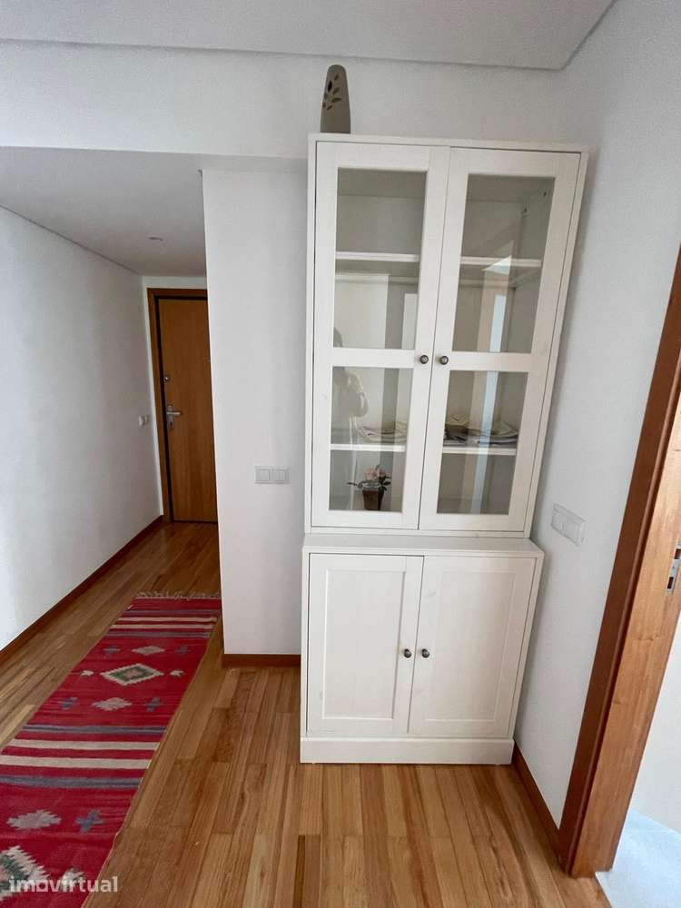 Apartamento T2 Mobilado com Elevador, Garagem, Ar Condicionado - Grande imagem: 3/17