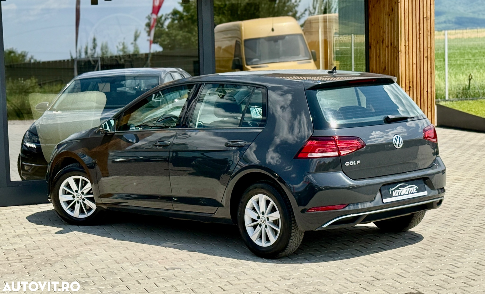Volkswagen Golf 1.6 TDI Comfortline - 6
